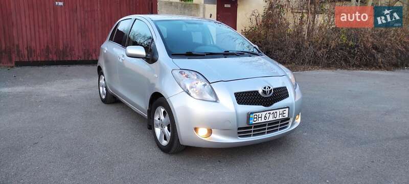 Хэтчбек Toyota Yaris 2006 в Одессе