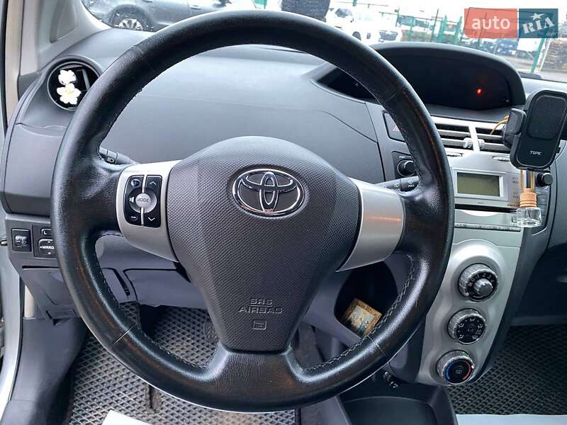 Хетчбек Toyota Yaris 2006 в Львові