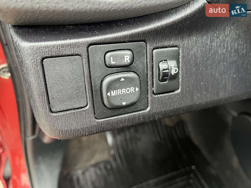 Хетчбек Toyota Yaris 2013 в Путивлі