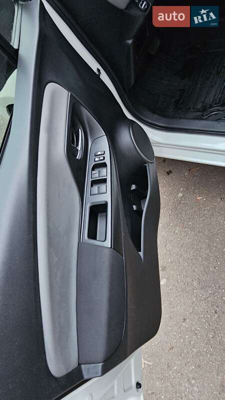 Хетчбек Toyota Yaris 2014 в Ніжині