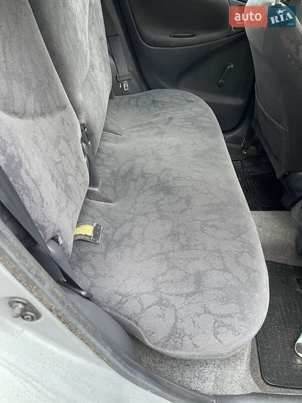 Хэтчбек Toyota Yaris 2001 в Ровно