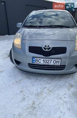 Седан Toyota Yaris 2007 в Самборі