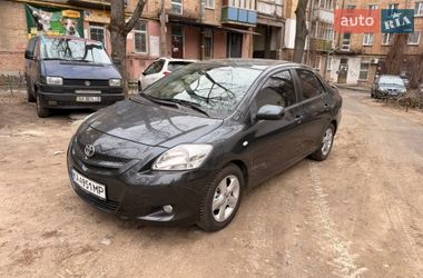 Седан Toyota Yaris 2007 в Києві