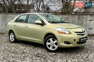 Седан Toyota Yaris 2007 в Києві