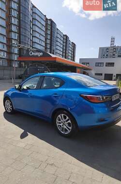 Седан Toyota Yaris 2016 в Львове