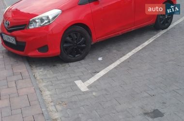 Хетчбек Toyota Yaris 2013 в Чернівцях