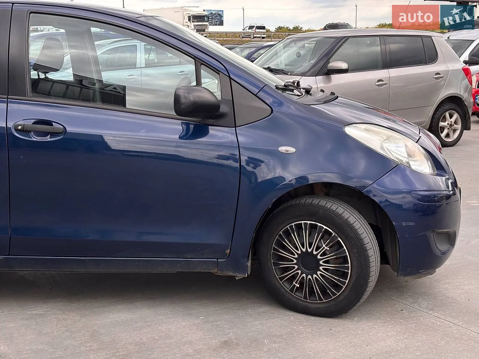 2011 Toyota Yaris - мініатюра 10
