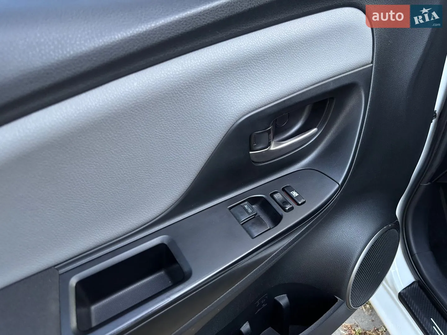 2016 Toyota Yaris - мініатюра 12