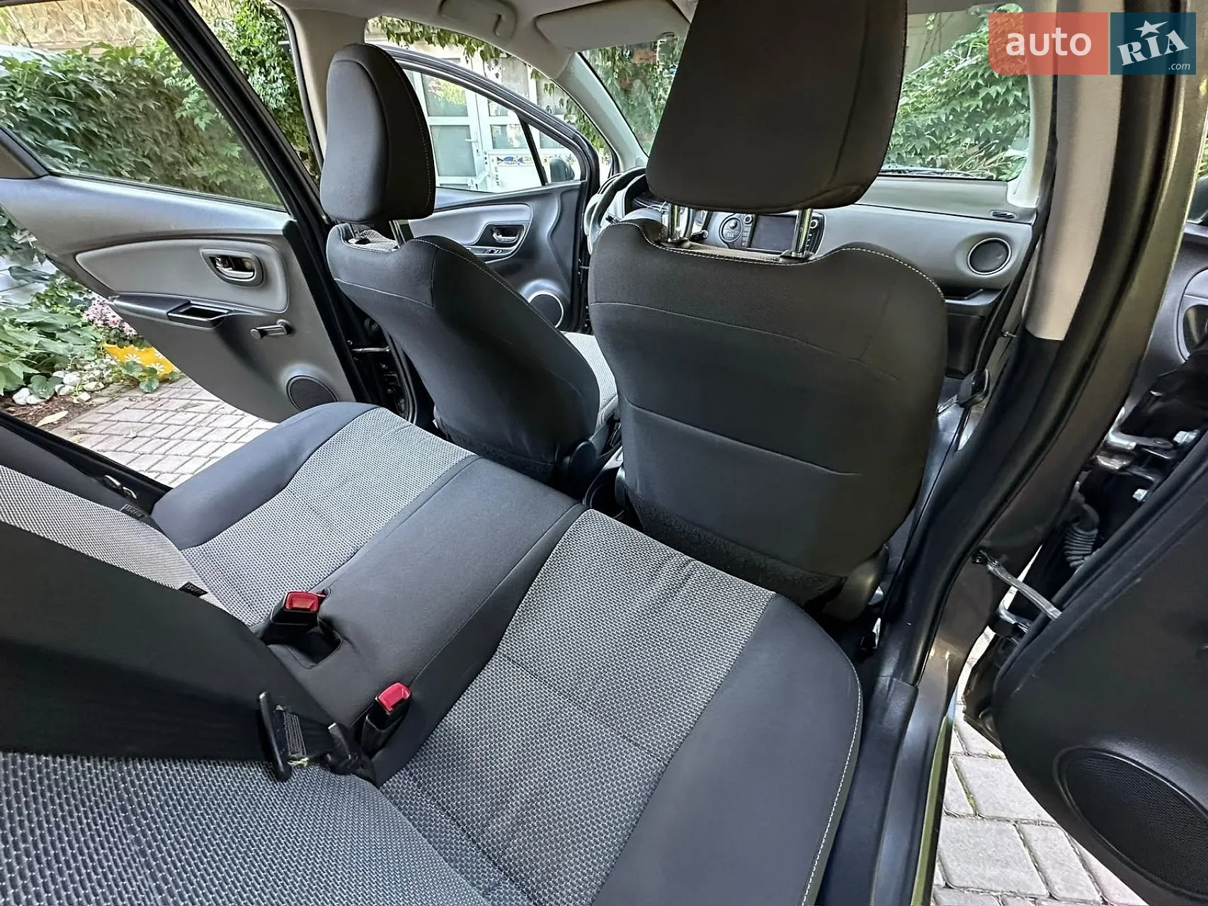 2016 Toyota Yaris - мініатюра 38