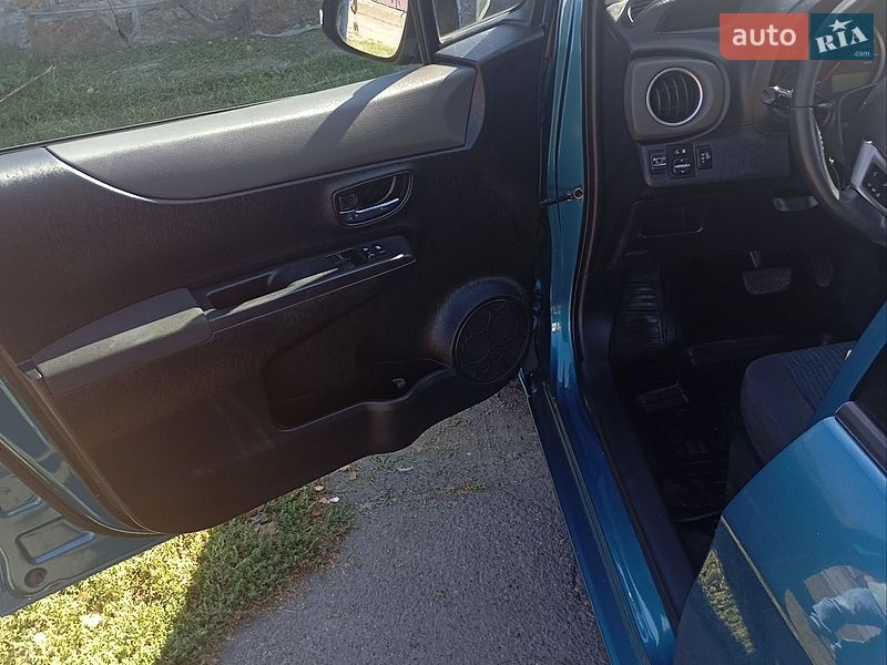 Хэтчбек Toyota Yaris 2012 в Христиновке