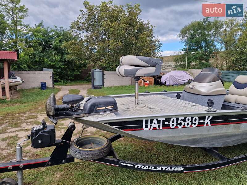 Катер Tracker Bass 2004 в Черновцах