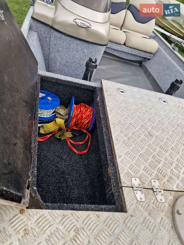 Катер Tracker Bass 2004 в Черновцах