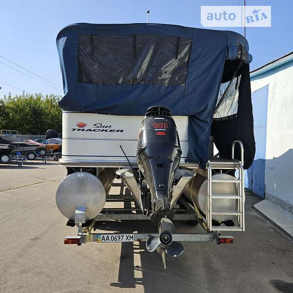 Лодка Tracker Party Barge 2007 в Киеве