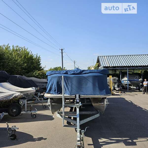 Лодка Tracker Party Barge 2007 в Киеве