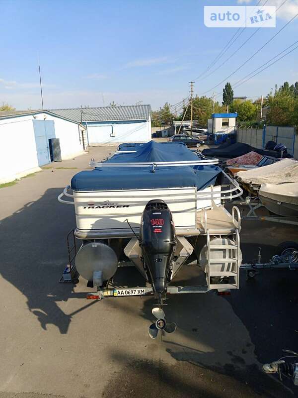 Лодка Tracker Party Barge 2007 в Киеве