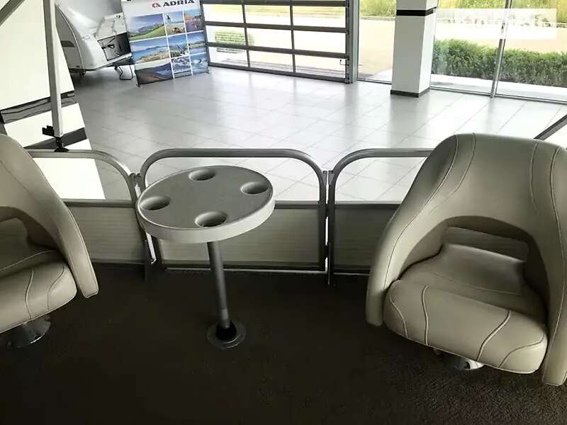 Лодка Tracker Party Barge 2007 в Киеве