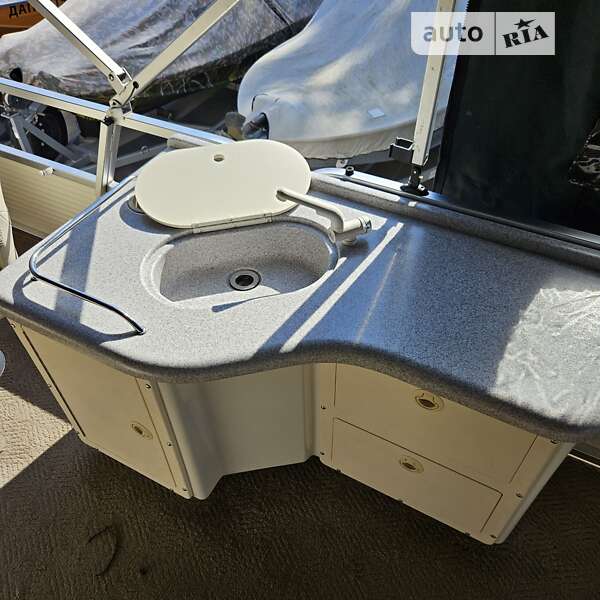 Лодка Tracker Party Barge 2007 в Киеве