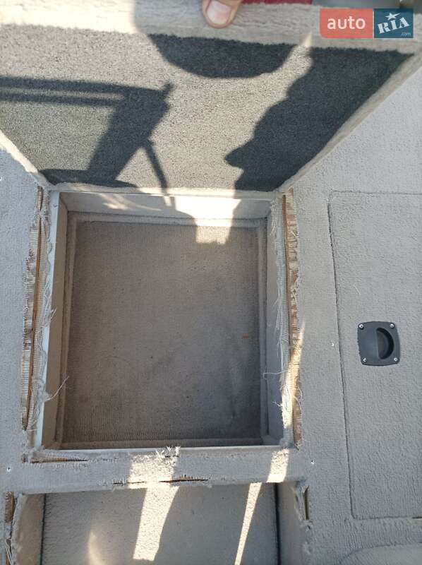 Лодка Tracker Targa 2004 в Гостомеле