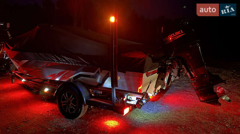 Човен Tracker Targa 2006 в Борисполі