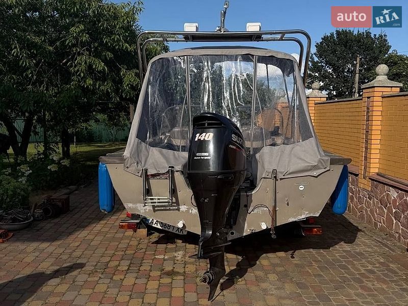 Катер Tracker Targa 2001 в Старих Петрівцях
