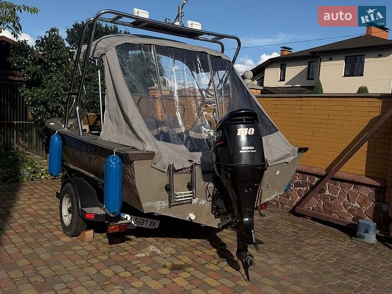 Катер Tracker Targa 2001 в Старих Петрівцях