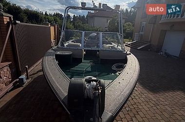 Катер Tracker Targa 2001 в Старих Петрівцях