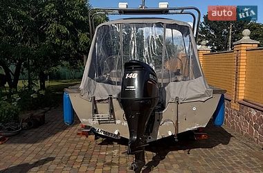 Катер Tracker Targa 2001 в Старих Петрівцях