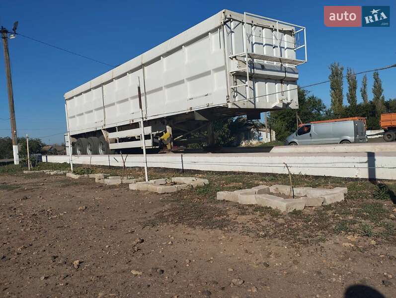 Зерновоз - полуприцеп Trailer S383E 1990 в Николаеве