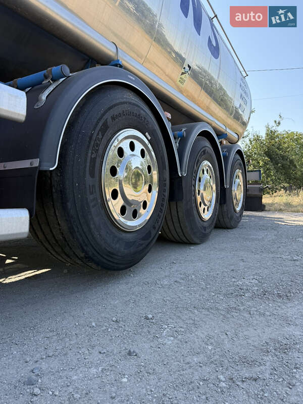 Цистерна полуприцеп Trailis D-651 1995 в Кривом Роге