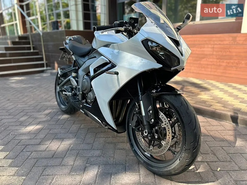 TRIUMPH DAYTONA 660 2024 VIN SMTL23UF7STBW5959 фото оголошення 7 з 42