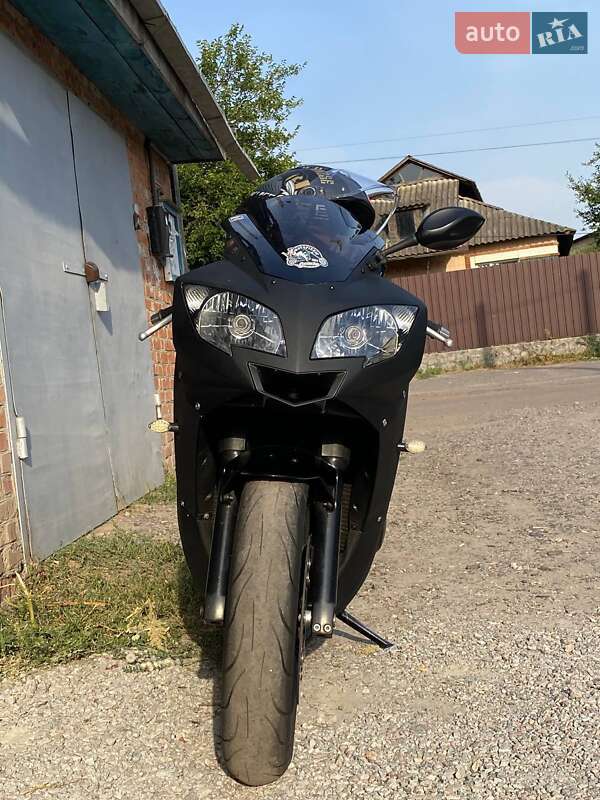 Спортбайк Triumph Daytona 2004 в Гадячі