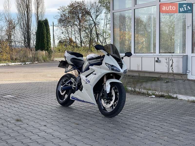 Спортбайк Triumph Daytona 2010 в Дубно