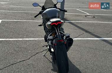 Мотоцикл Спорт-туризм Triumph Speed Triple 2022 в 