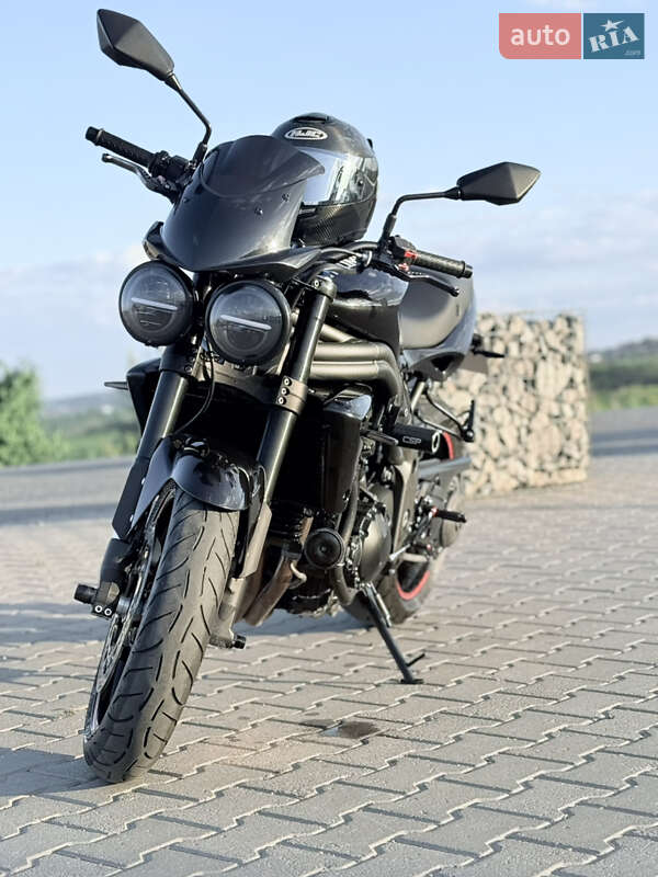 Мотоцикл Без обтекателей (Naked bike) Triumph Speed Triple 2010 в Черновцах