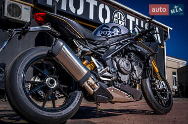 Спортбайк Triumph Speed Triple 2023 в 