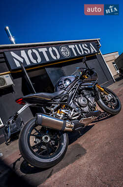 Спортбайк Triumph Speed Triple 2023 в 