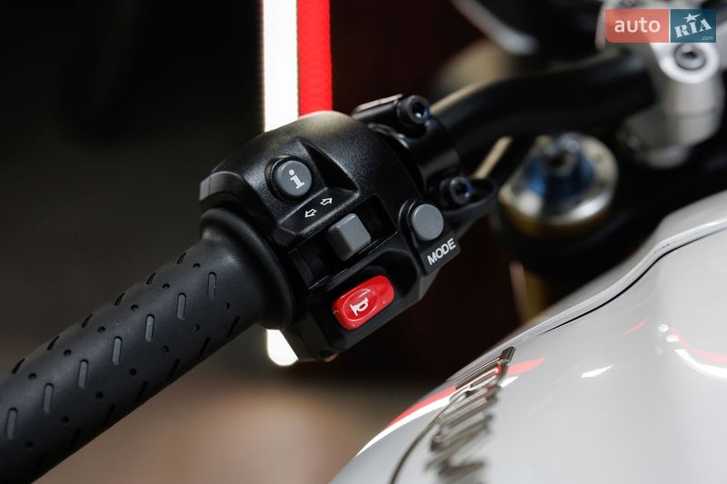 Мотоцикл Без обтекателей (Naked bike) Triumph Speed Triple 2016 в Днепре