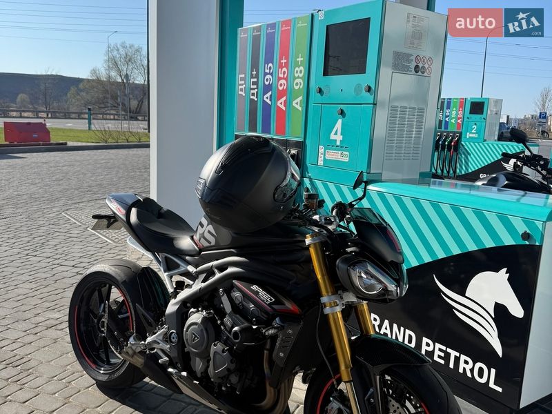 Мотоцикл Без обтекателей (Naked bike) Triumph Speed Triple 2022 в Киеве фото 8 Мотоцикл Без обтекателей (Naked bike) Triumph Speed Triple 2022 в Киеве