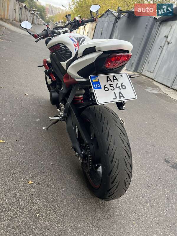 Мотоцикл Без обтекателей (Naked bike) Triumph Street Triple 675 2013 в Киеве