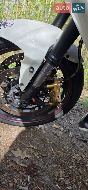 Мотоцикл Без обтекателей (Naked bike) Triumph Street Triple 675 2013 в Киеве