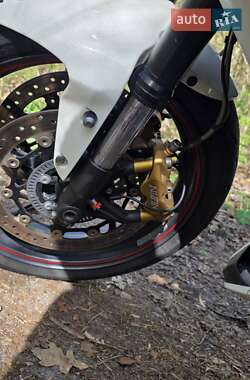 Мотоцикл Без обтекателей (Naked bike) Triumph Street Triple 675 2013 в 