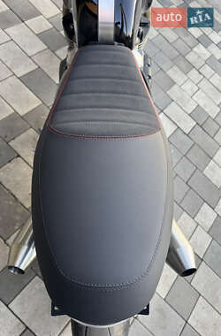 Кафе рейсер Triumph Thruxton 2021 в 