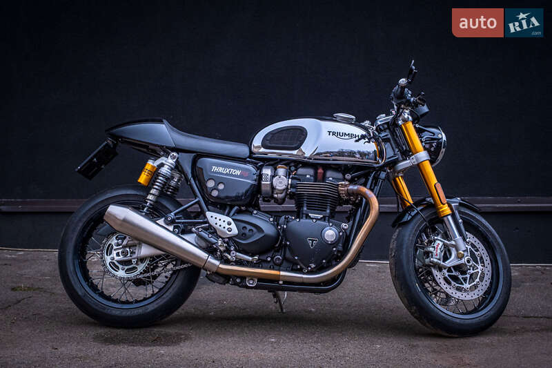 2023 Triumph Thruxton, VIN SMTD56HR2PTBM5049:plate — фото 1 (autoria)