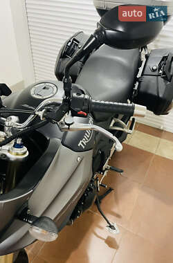 Мотоцикл Багатоцільовий (All-round) Triumph Tiger 2010 в 