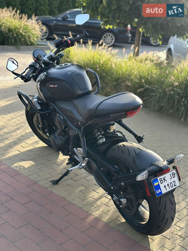 Мотоцикл Без обтекателей (Naked bike) Triumph Trident 2022 в Киеве фото 3 Мотоцикл Без обтекателей (Naked bike) Triumph Trident 2022 в Киеве