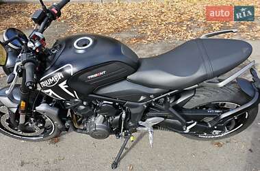 Мотоцикл Без обтікачів (Naked bike) Triumph Trident 2023 в  фото 7 Мотоцикл Без обтікачів (Naked bike) Triumph Trident 2023 в