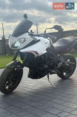 Мотоцикл Спорт-туризм Triumph Triple 2014 в Вараші