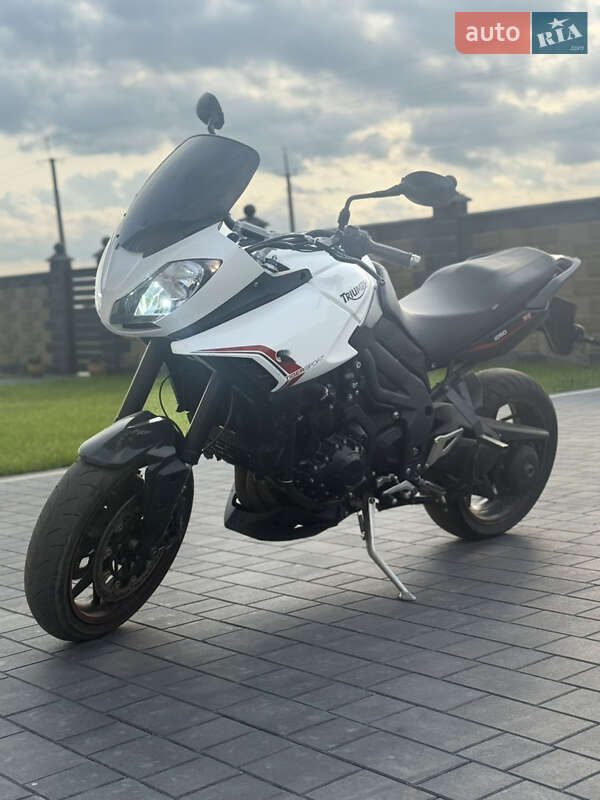 Мотоцикл Спорт-туризм Triumph Triple 2014 в Вараше фото Мотоцикл Спорт-туризм Triumph Triple 2014 в Вараше