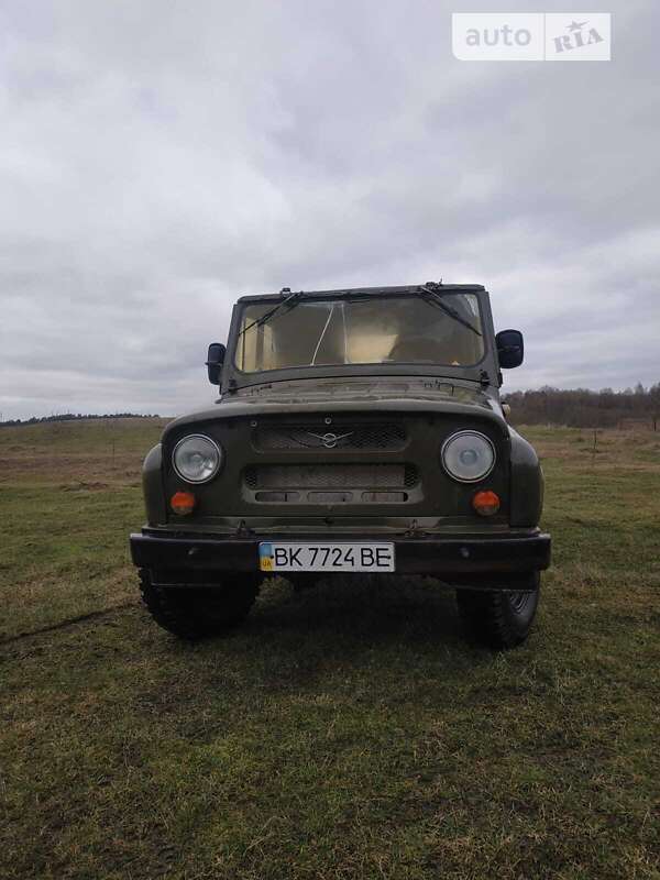 Седан УАЗ 31512 1988 в Остроге