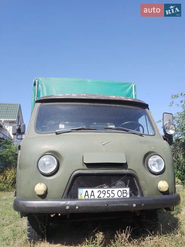 Тентований УАЗ 3303 1990 в 